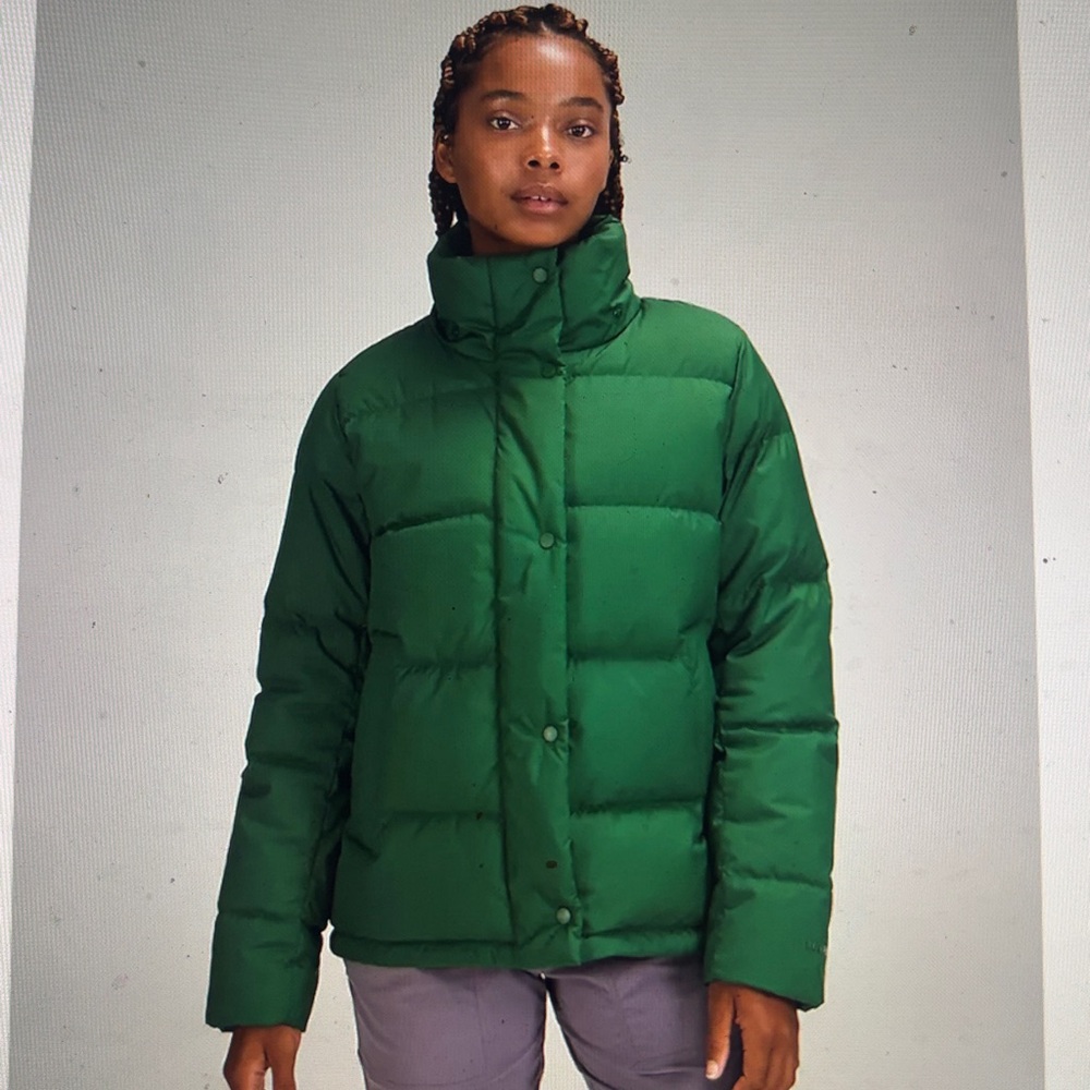 LuluLemon Wunder Puff Jacket; color: Everglades green
